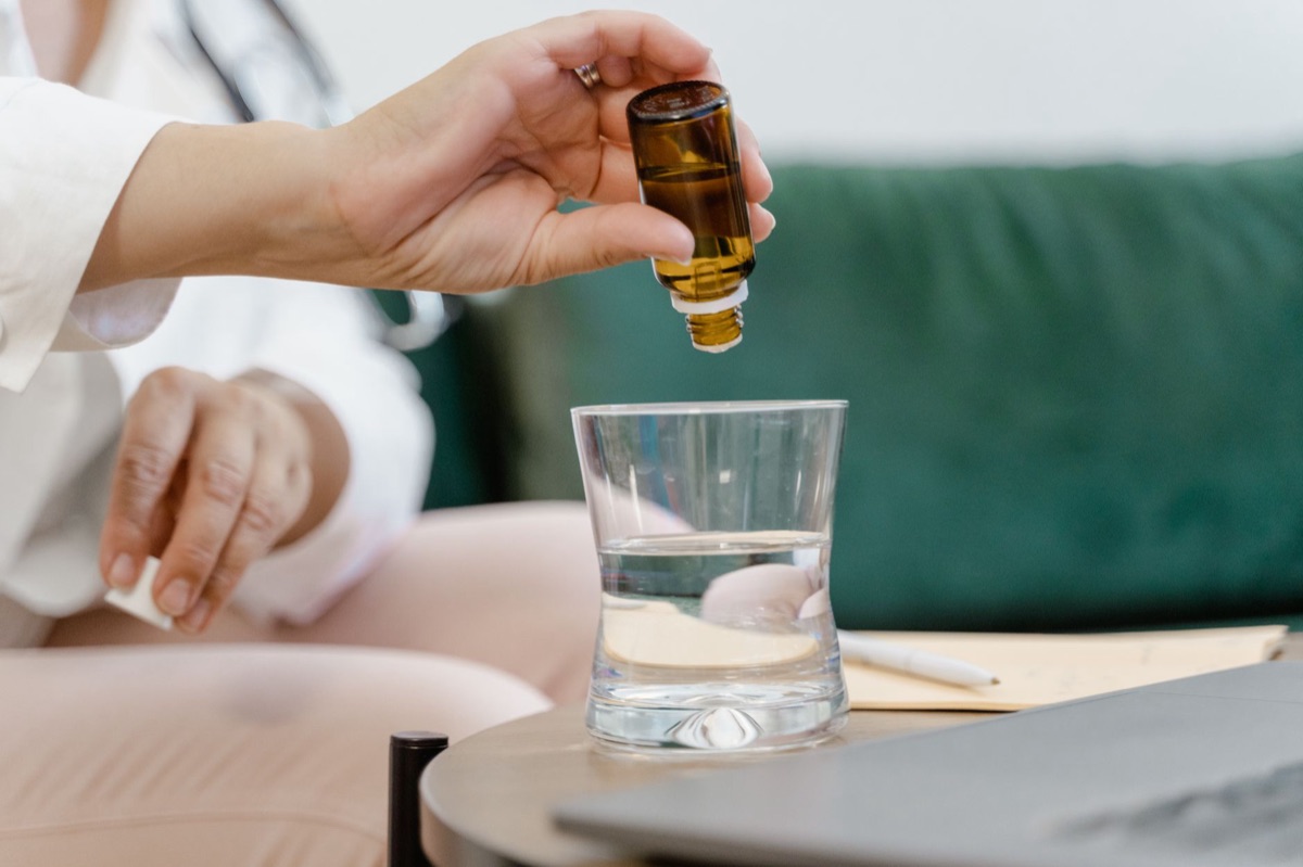 Augentropfen gegen trockene Augen.
