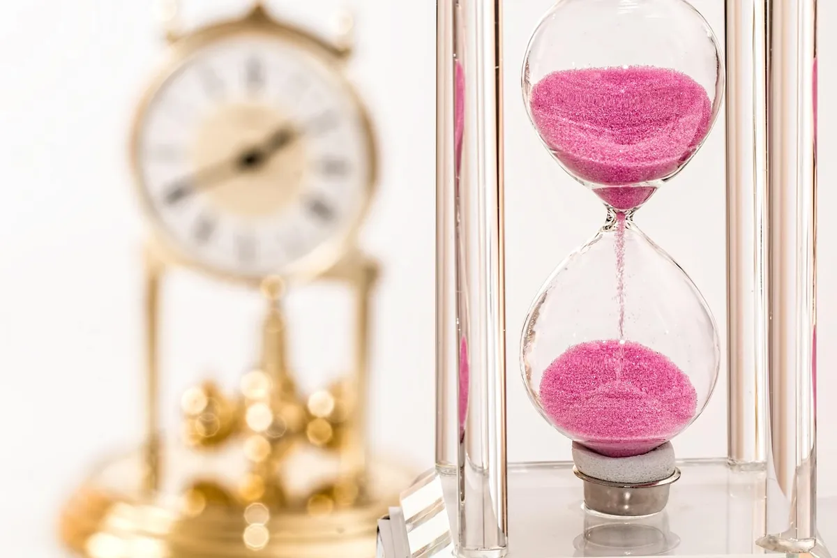 hourglass, clock, time, deadline, hour, rush, hurry, minute, late, seconds, measure, age, time passing, getting older, accurate, sands of time, measurement, rem
