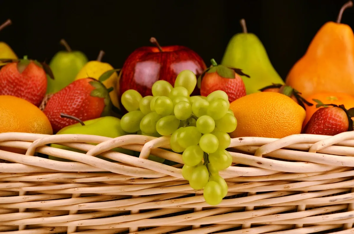 fruits, fresh, basket, fresh fruits, assorted, assorted fruits, assortment, harvest, produce, organic, healthy, fruit basket, grapes, apples, pears, strawberrie
