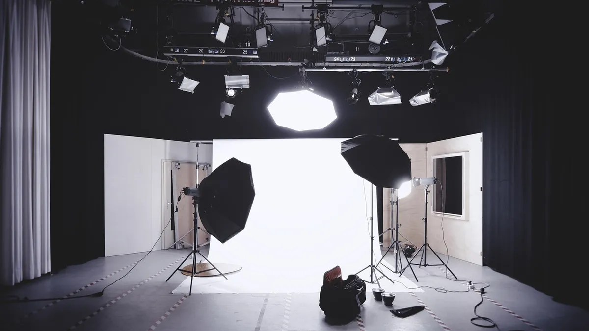 photography, studio, photo shoot, lighting, photography lighting, lighting equipment, photography equipment, flash, indoors, lights, mirror, room, spotlights, t