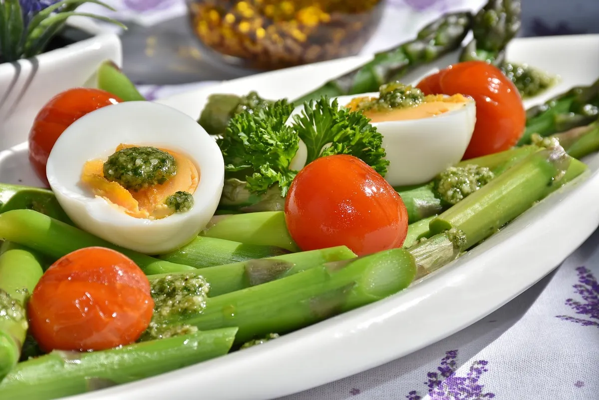 meal, asparagus, dish, food, vegetables, egg, tomatoes, pesto, green asparagus, wild garlic pesto, cooked, cuisine, healthy, diet, tasty, egg, egg, diet, diet,