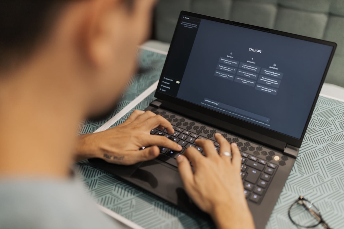 laptop with quantum computer interface